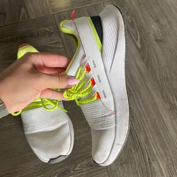 Under Armour Shoes - Picture 6 of 10